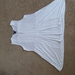Chelsea & Theodore S white sleeveless tank top blouse crochet lace